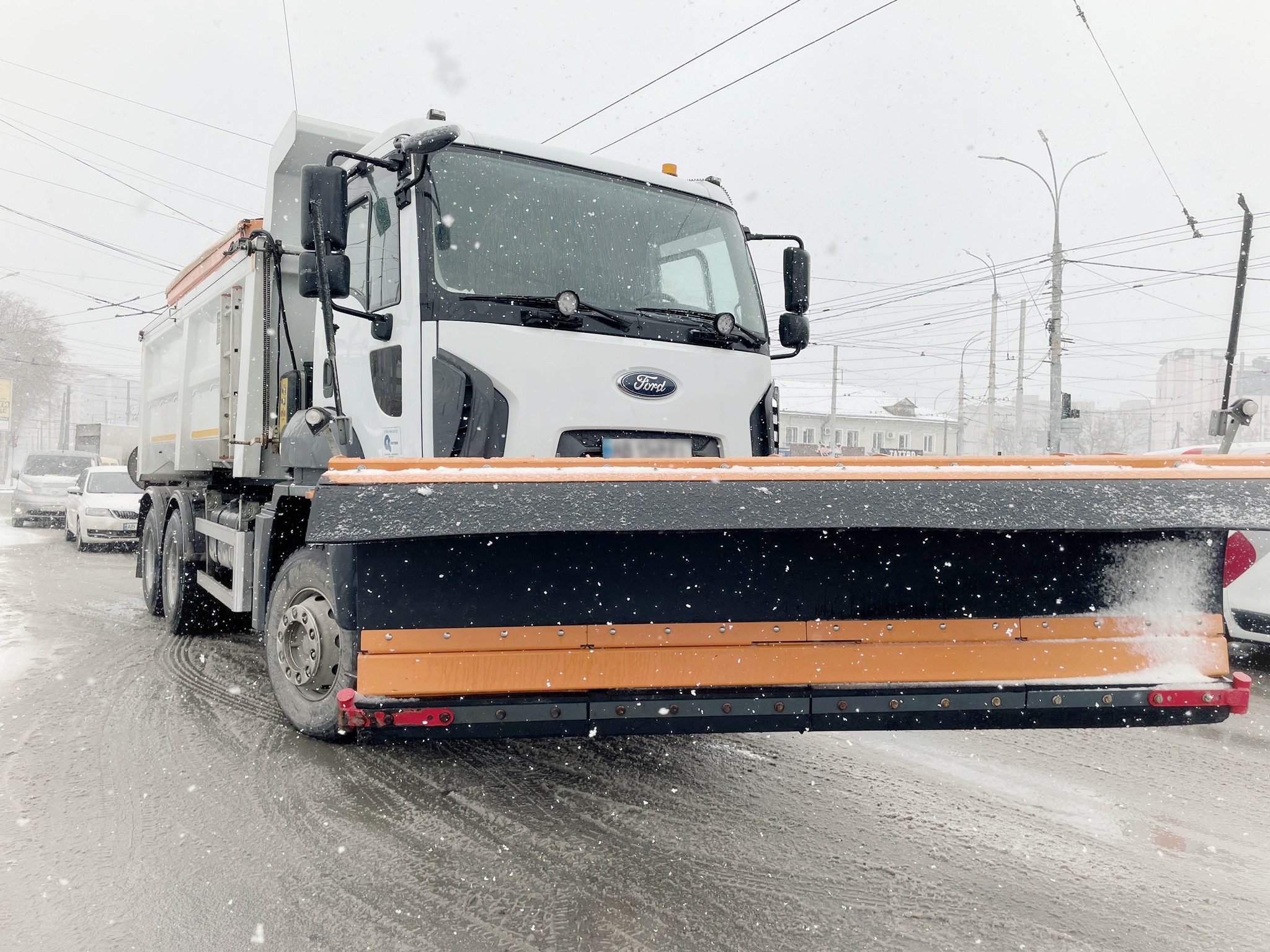 Вінницю від снігу очищають 39 одиниць спецтехніки