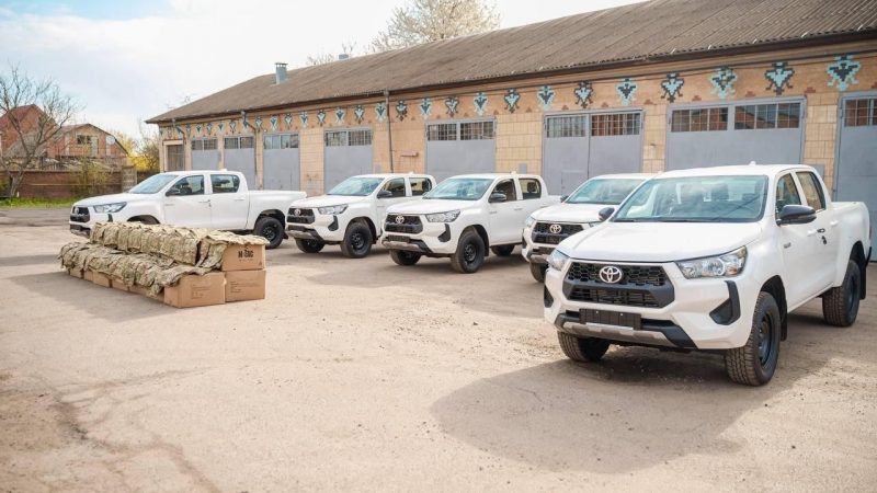 Нові позашляховики та спецкуртки: Міжрегіональний координаційний гуманітарний штаб продовжує підтримувати військових