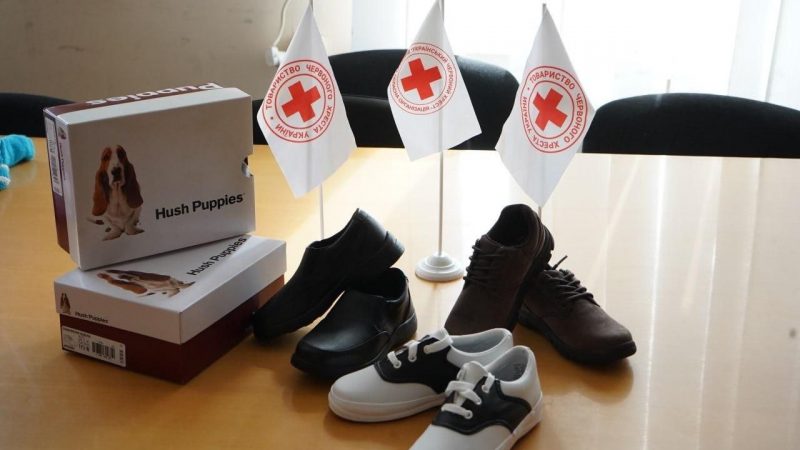 Міжрегіональний координаційний гуманітарний штаб спільно з Товариством Червоного Хреста у Вінницькому районі передали сотні пар взуття дітям вразливих категорій