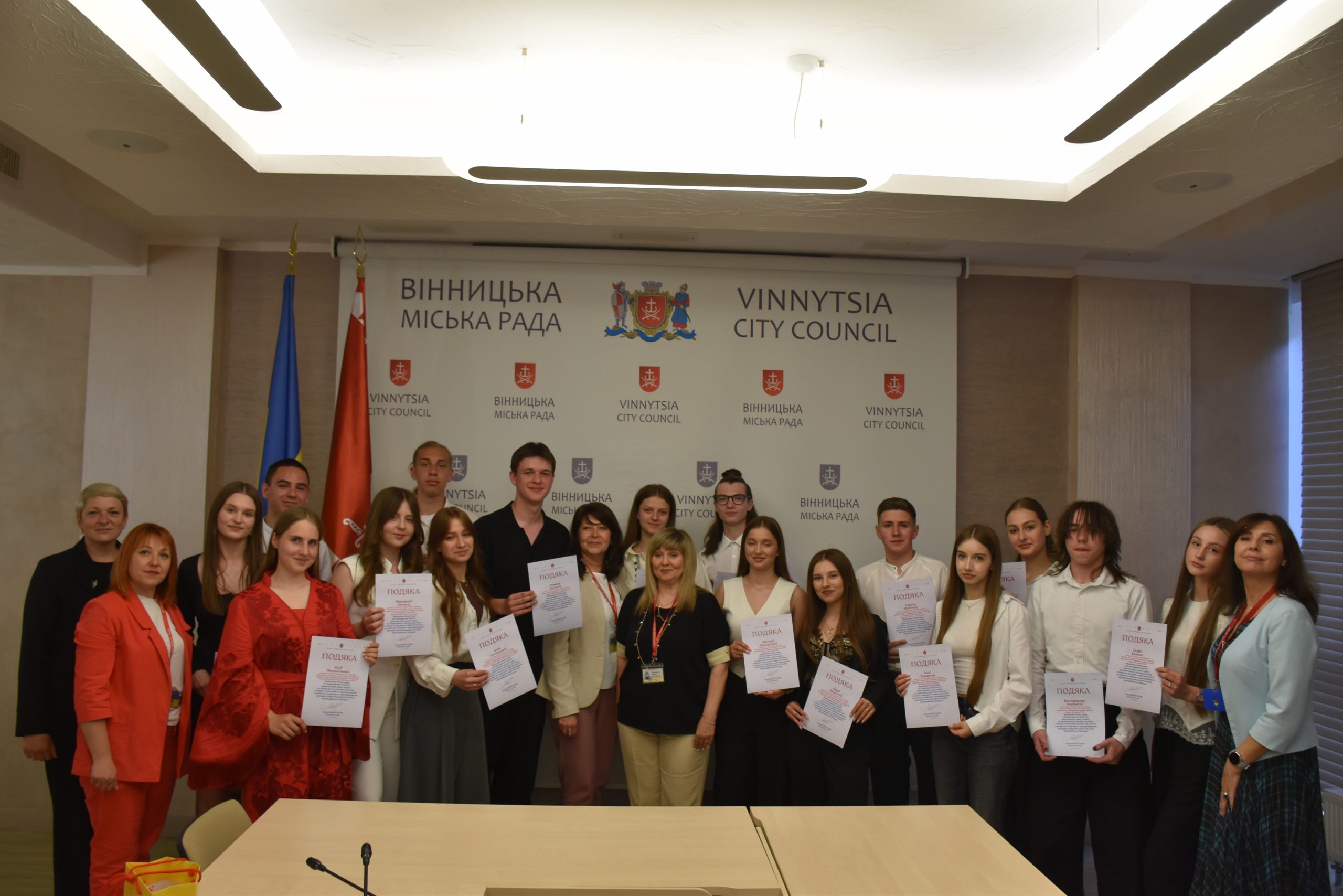 Випускникам, які представляли голос учнівської спільноти громади, подякували за їхню активність і ініціативність
