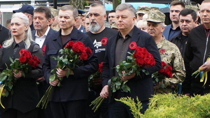 У День пам’яті та перемоги над нацизмом у Другій світовій війні вінничани вшанували загиблих