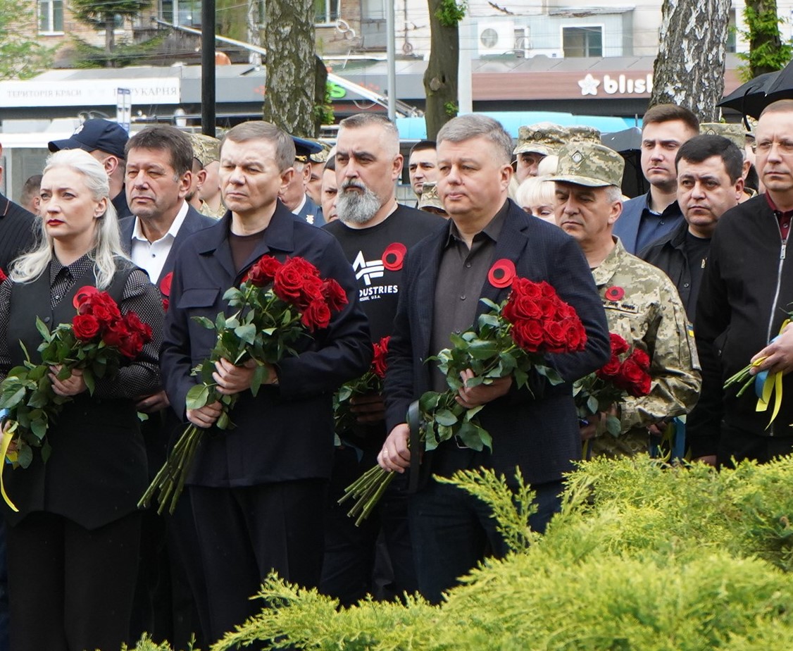 У День пам’яті та перемоги над нацизмом у Другій світовій війні вінничани вшанували загиблих