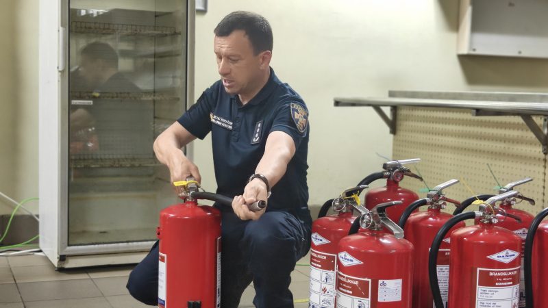 «Подільська громада» забезпечила вінницькі ОСББ 40 вогнегасниками