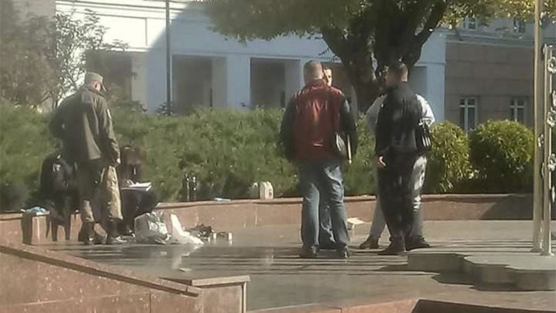 У Вінниці поліція розшукує того, хто підкинув коробку з петардами під монумент «Дерево свободи» (ФОТО)