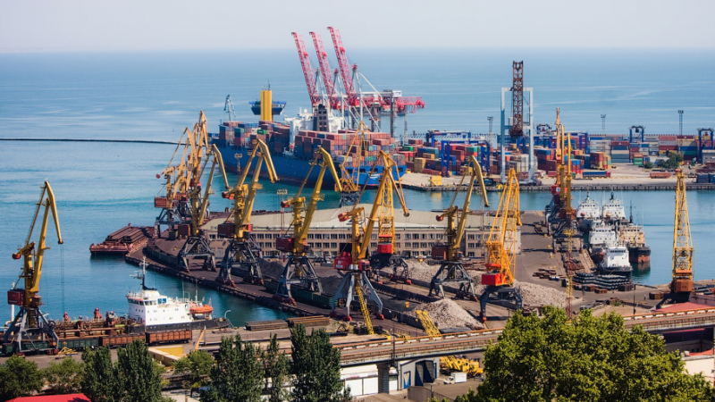 ГПУ та СБУ проводяться обшуки в Одеському морському порту.  Йдеться про фінансову оборудку на 54 млн