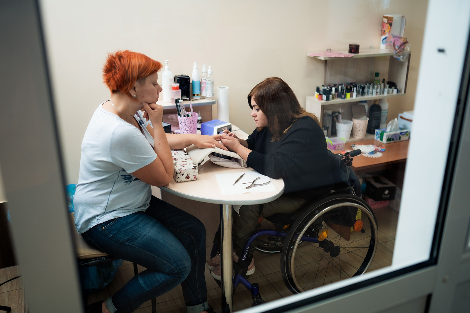 Манікюрний салон та кав’ярня: у Вінниці створили унікальний проект для людей з інвалідністю