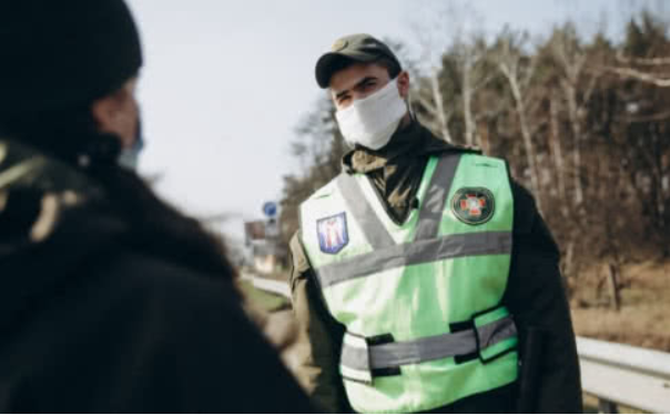 Нові обмеження в Україні: ходити без документів і більш ніж по двоє з 6 квітня заборонено