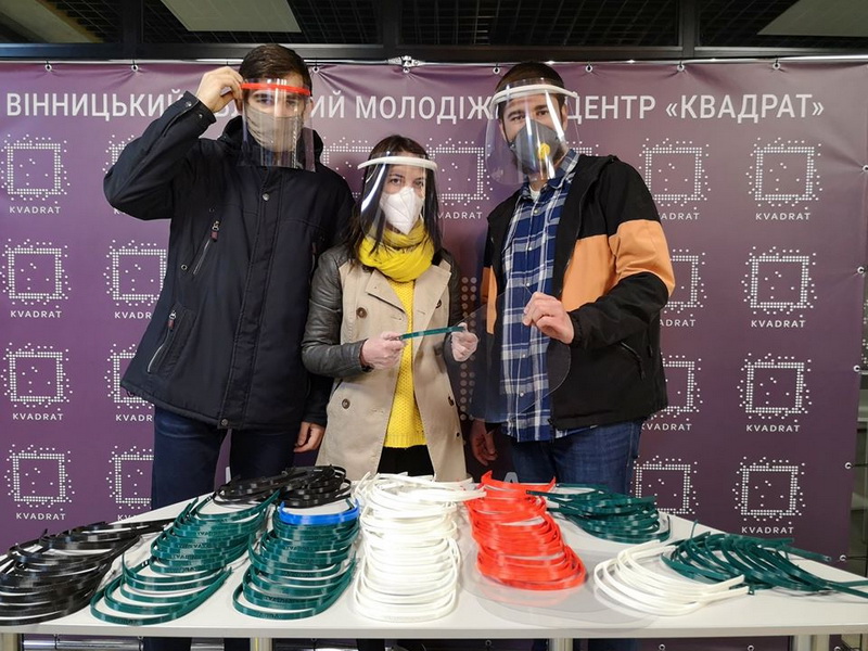 Понад 100 захисних щитків  надрукували на 3D-принтері для медзакладів Вінницької області