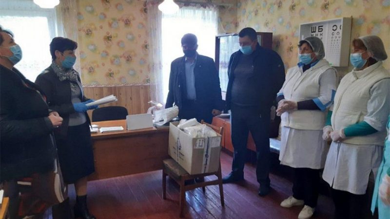 Сільський голова Боднюк вчинив бійку з волонтеркою, яка привезла медикаменти (ВІДЕО)