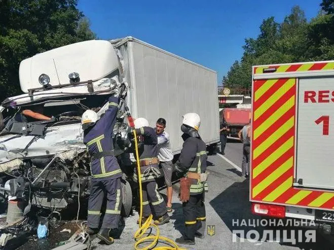 На Вінниччині зіткнулись дві вантажівки