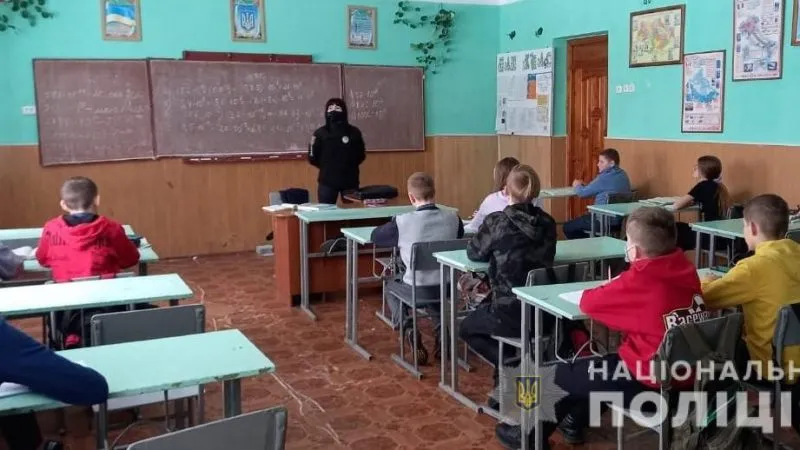 Ювенальна поліція Вінниці проводить превентивну роботу у школах