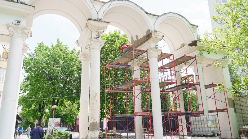 У Вінниці ремонтують один з входів до Центрального парку