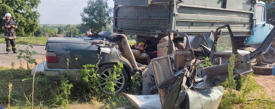 ДТП на Вінниччині: загинув водій із сином, ще одна дитина у лікарні