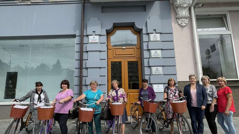 Для соцпрацівників, які працюють на новоприєднаних територіях Вінниці , придбали велосипеди