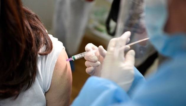 У Вінниці продовжують працювати Центри масової вакцинації