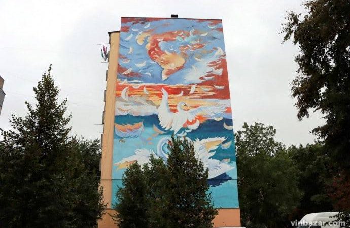 У Вінниці з’явився новий стінопис на дев’ятиповерхівці