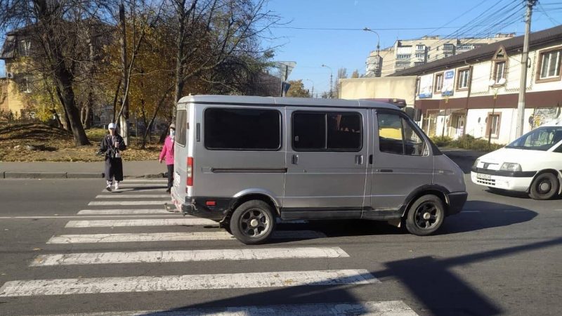 У Вінниці по вулиці Немирівське шосе мікроавтобус збив 16-річного хлопця