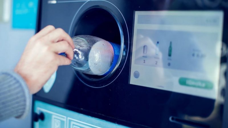 У Вінниці пропонують встановити автомати для збору пластикових пляшок