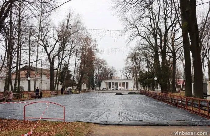 У Центральному парку культури і відпочинку облаштовують ковзанку під відкритим небом