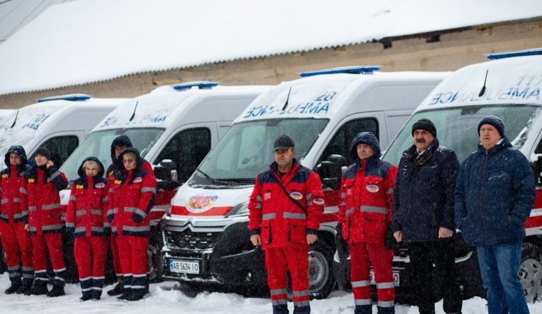 Центри екстреної медичної допомоги територіальних громад Вінниччини отримали 12 нових реанімобілів