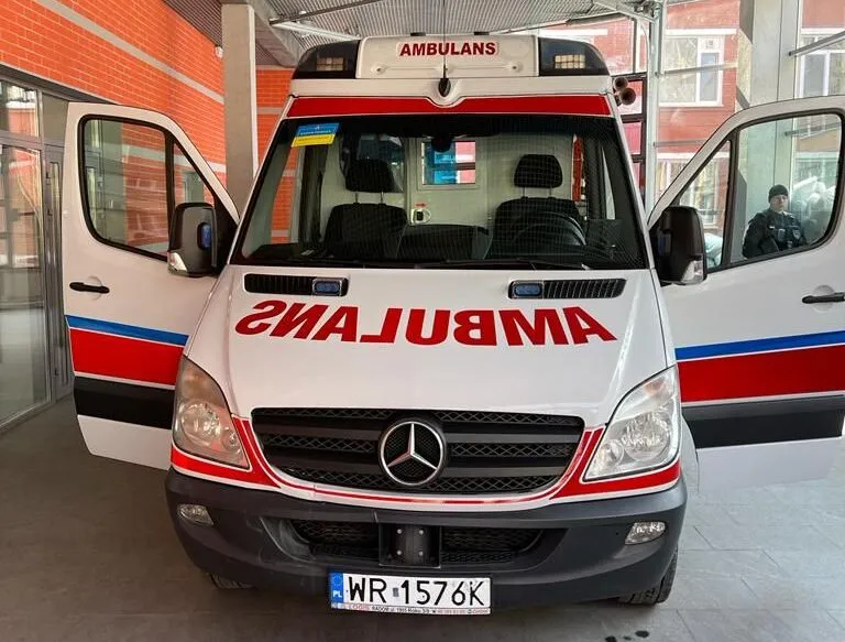 Повністю укомплектований автомобіль швидкої медичної допомоги передали для Вінниці з польського міста Радом