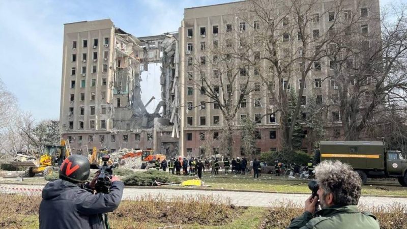 Кількість загиблих внаслідок обстрілу будівлі Миколаївської ОДА зросла до 24 чоловік