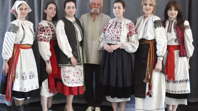 До Дня вишиванки у Вінниці відбулась інтерактивна лекція з демонструванням традиційних українських костюмів “Народні строї подолян”