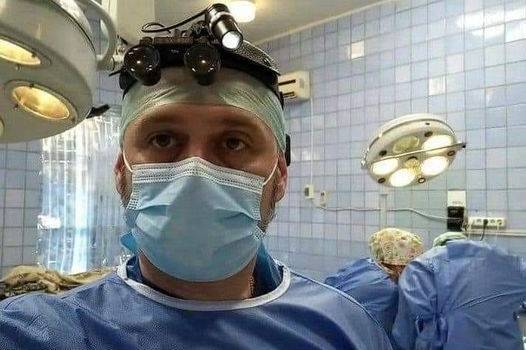Вінницький військовий хірург провів у мобільному госпіталі біля прифронтового міста унікальну операцію з видалення нирки