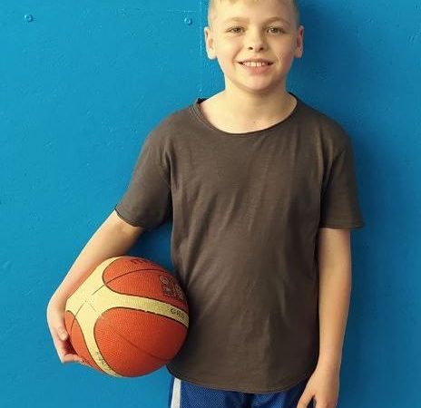У Вінниці 8-річний Тимофій з Харківщини вперше почав займатись баскетболом – це допомагає хлопцю не думати про війну ВМР