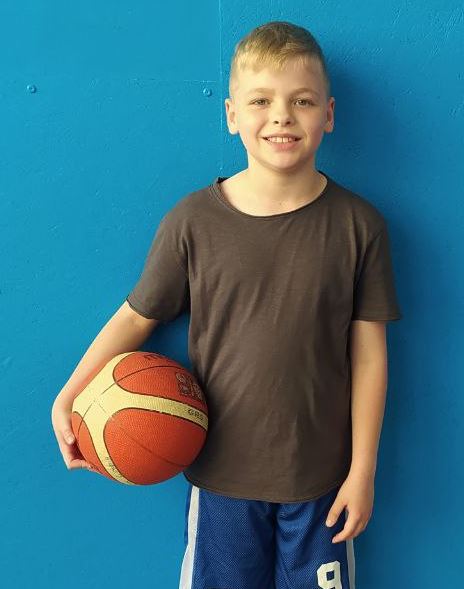 У Вінниці 8-річний Тимофій з Харківщини вперше почав займатись баскетболом – це допомагає хлопцю не думати про війну ВМР