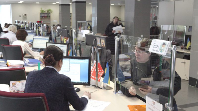 Понад 300 звернень за робочий тиждень: у Прозорих офісах міста продовжують допомагати постраждалим фіксувати збитки від російського теракту За інформацією ВМР