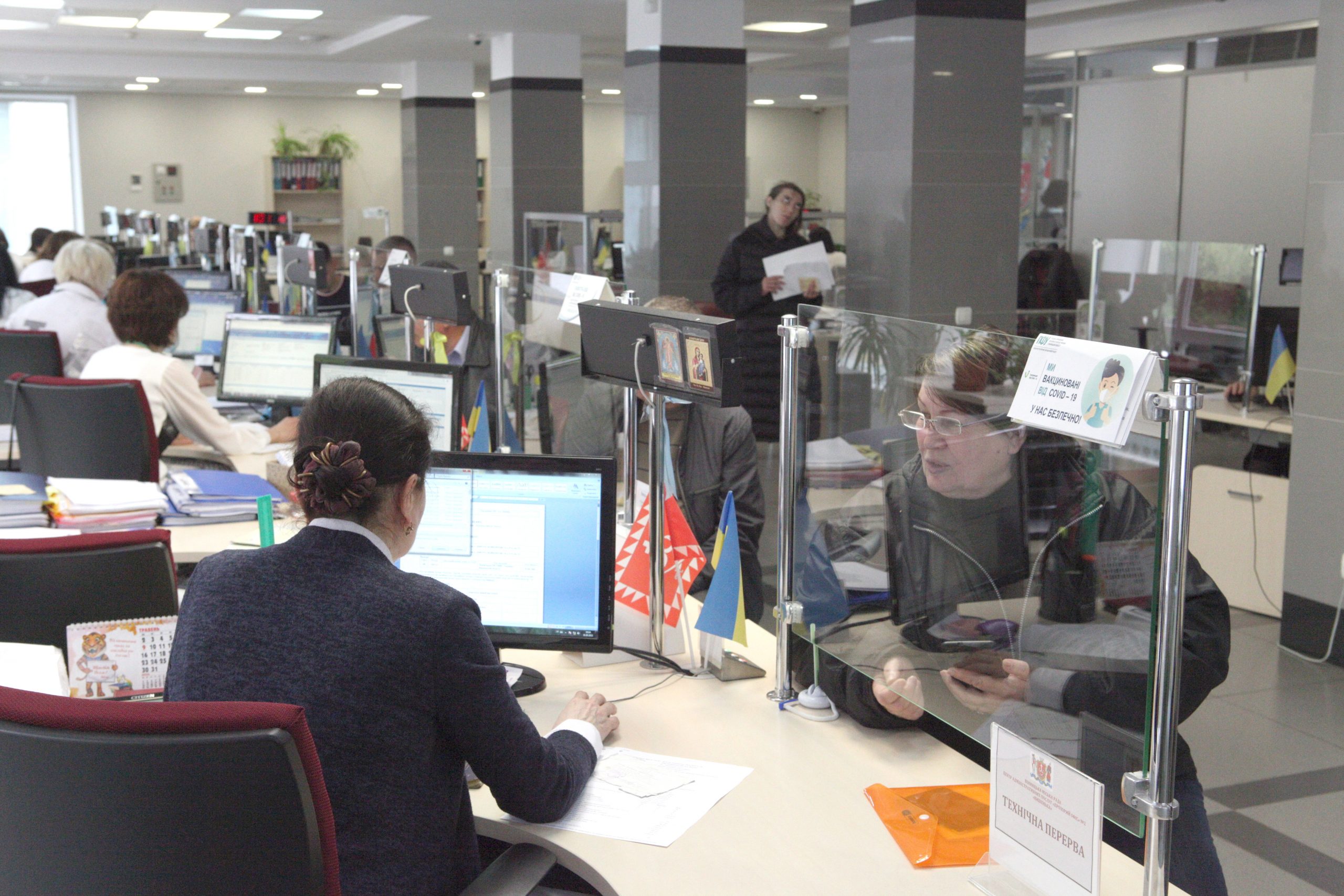 Понад 300 звернень за робочий тиждень: у Прозорих офісах міста продовжують допомагати постраждалим фіксувати збитки від російського теракту За інформацією ВМР