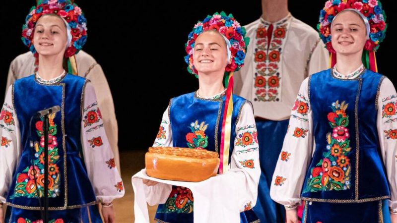 Народний ансамбль танцю “Барвінок” виступив у Польщі з благодійними концертами