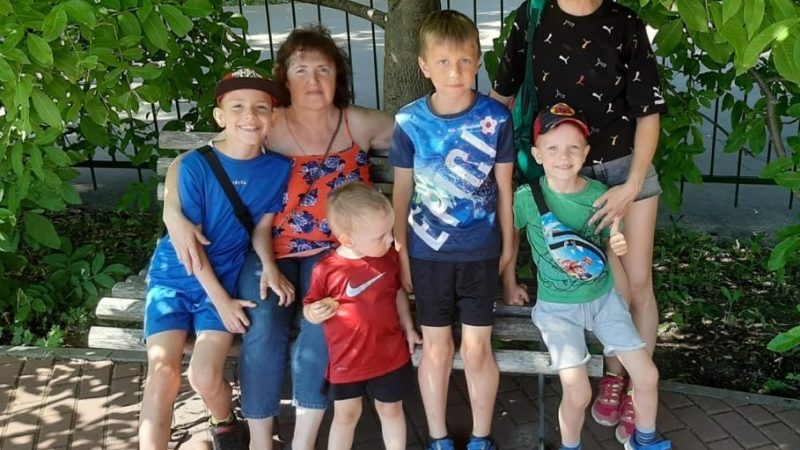 Через війну хлопцям разом з батьками довелось покинути рідну домівку в Краматорську