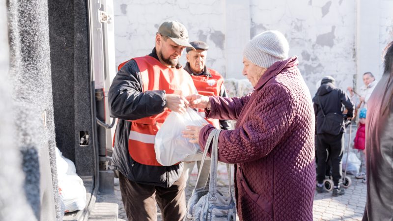 Вінничани, які перебувають в складних життєвих обставинах, отримали гуманітарну допомогу