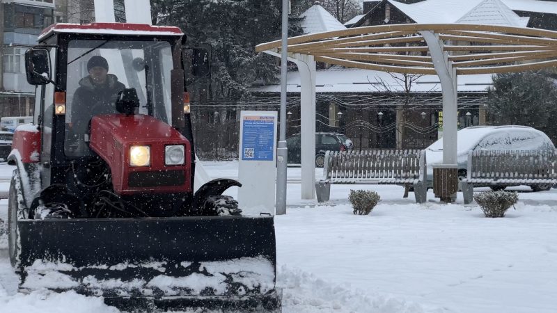 У Вінниці до прибирання снігу залучено 31 снігоприбиральне авто