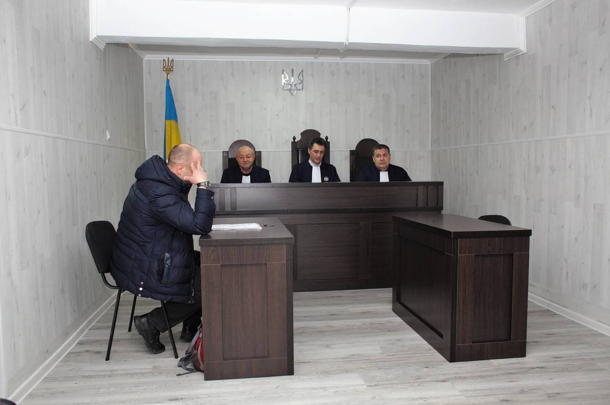Правосуддя в укритті: у Вінницькому апеляційному суді обладнали залу засідань у сховищі