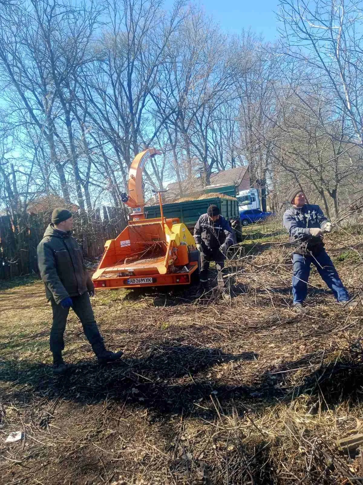 Весняне прибирання території проходить у Десні