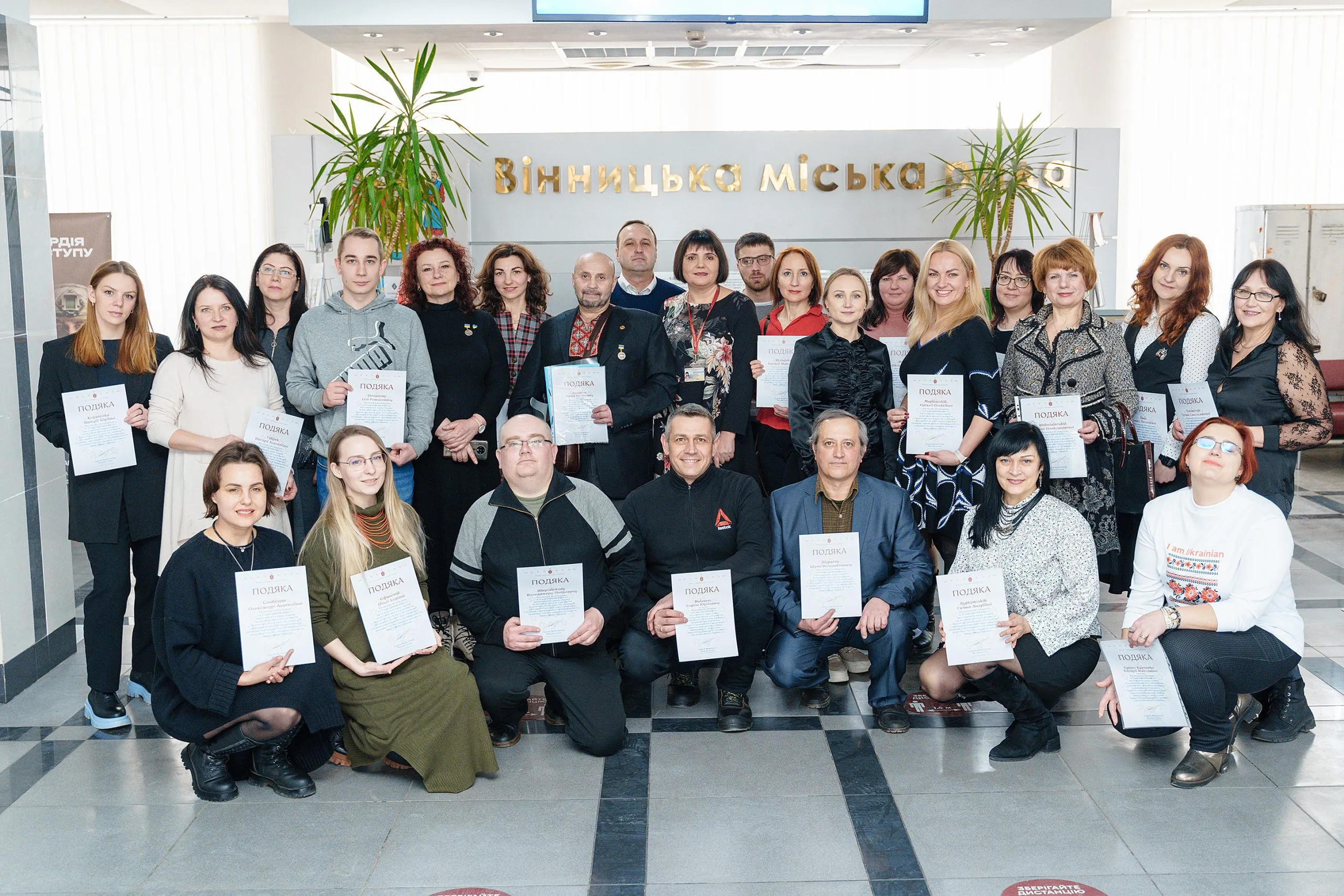 На виконкомі міської ради нагородили психологів-волонтерів, які допомагають вінничанам та переселенцям