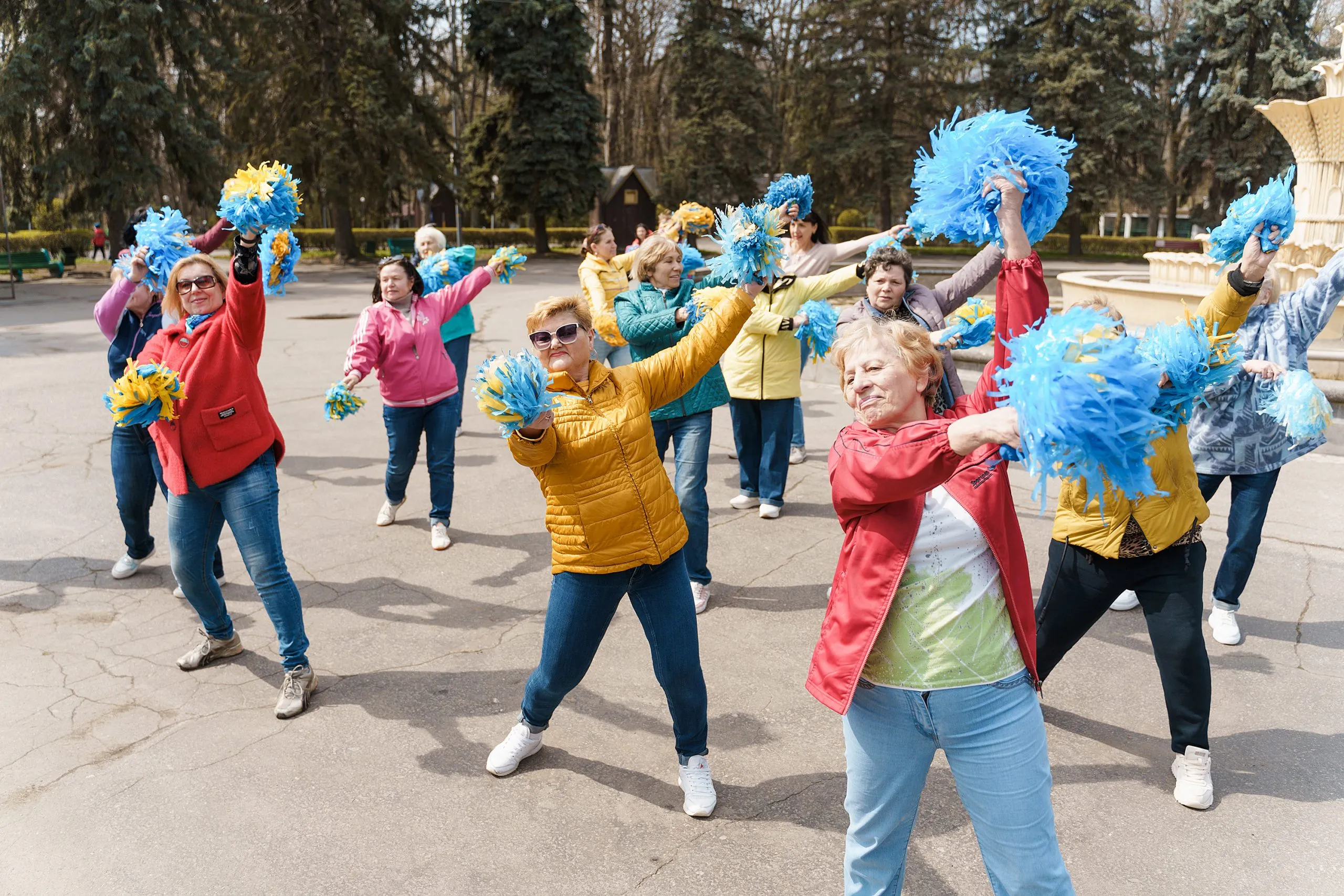 Вінницькі бабусі готуються до виступу на всеукраїнських змаганнях з чирлідингу