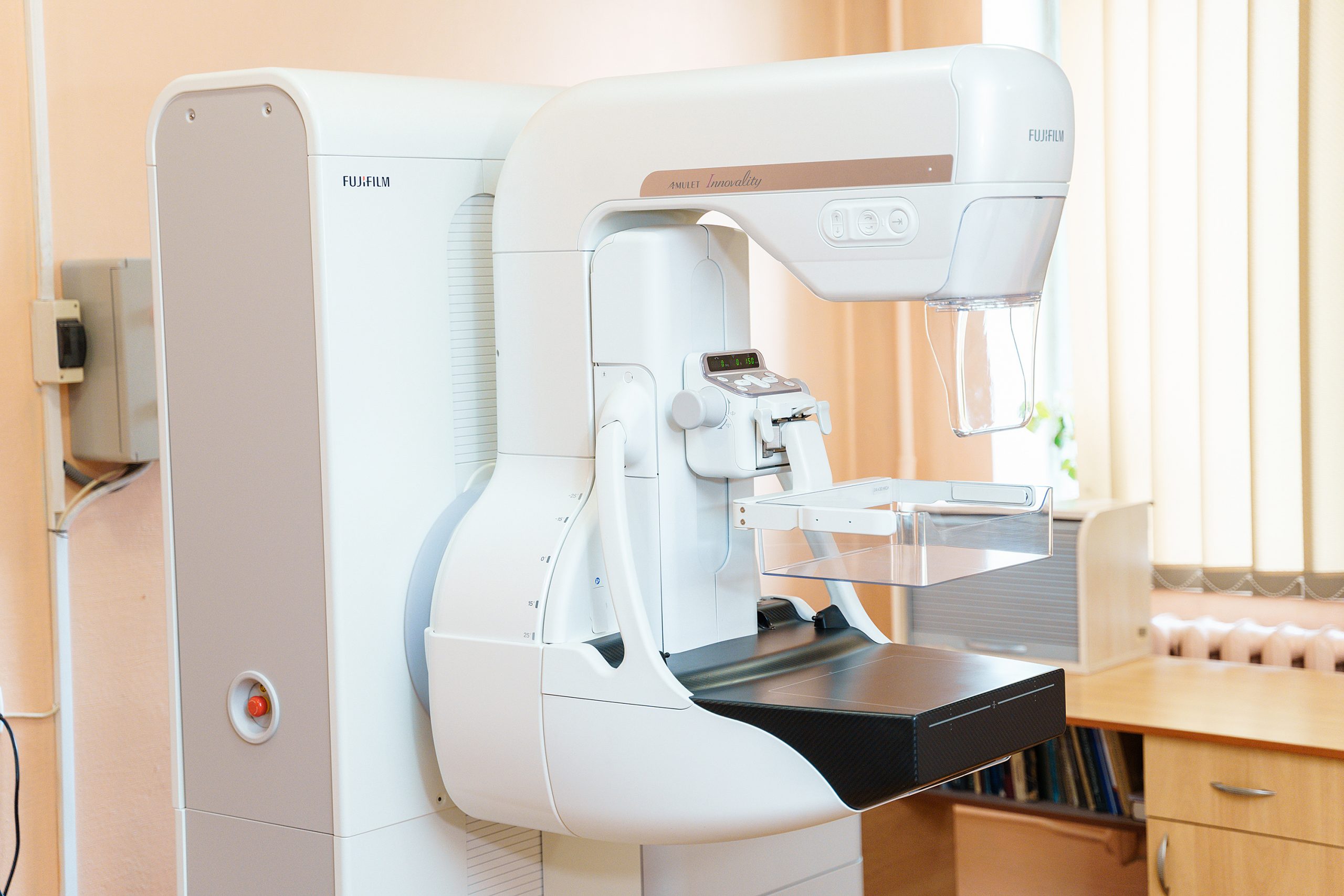 За місяць провели понад 100 обстежень на новому мамографі у Центрі матері та дитини