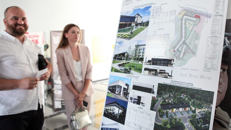 У холі Вінницької міської ради відкрили виставку робіт архітекторів області
