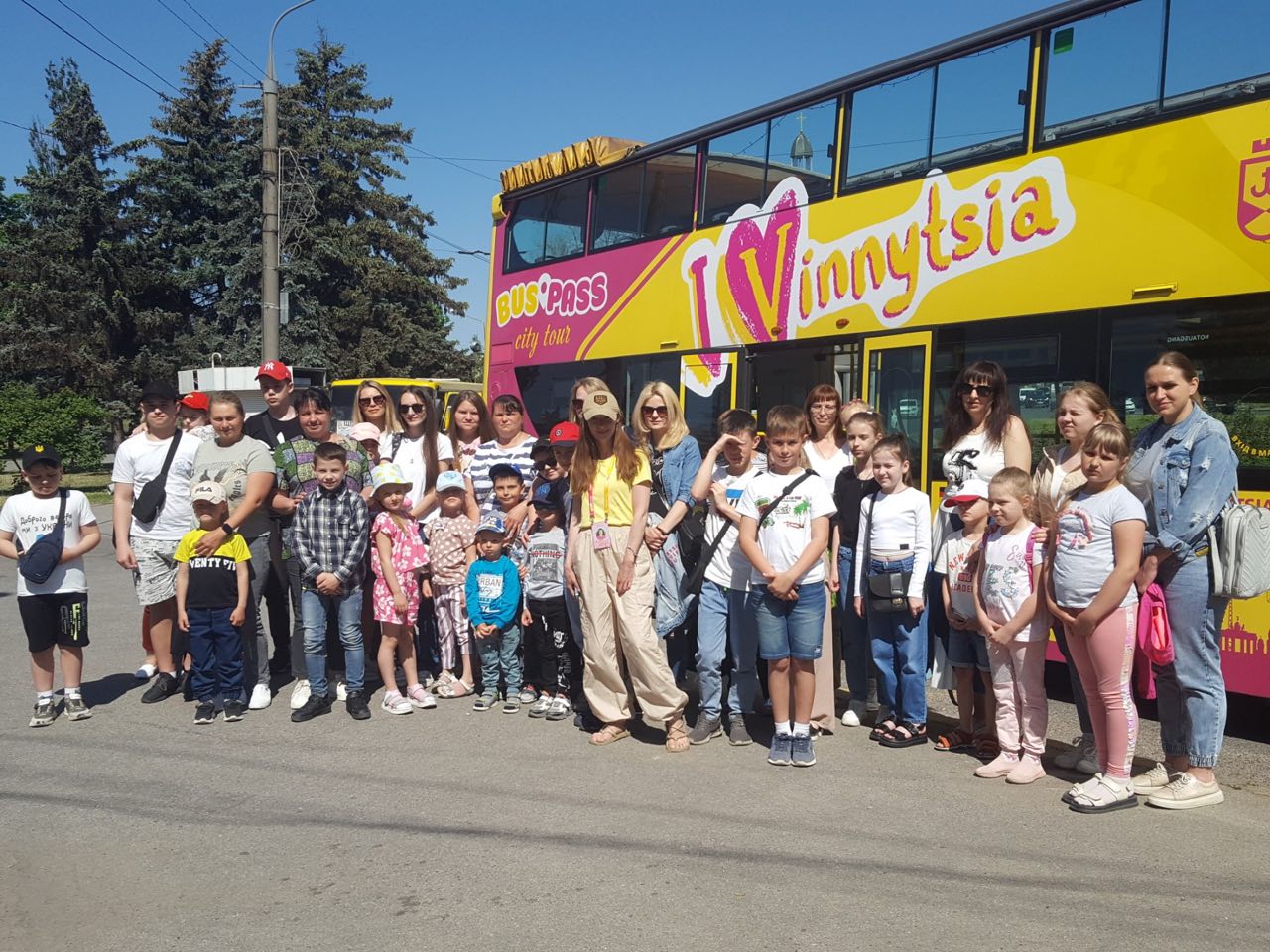 Діти Захисників та Захисниць, що поклали своє життя за свободу та незалежність України відвідали екскурсійну поїздку містом