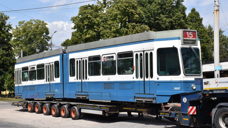 «Цюрихські трамваї»: до Вінниці прибув 17-й трамвайний вагон «Tram2000»