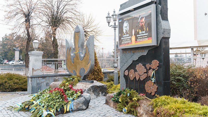 Реконструкція та меморіал на площі Шевченка у Вінниці: сім’ї полеглих захисників відреагували на слова критиків