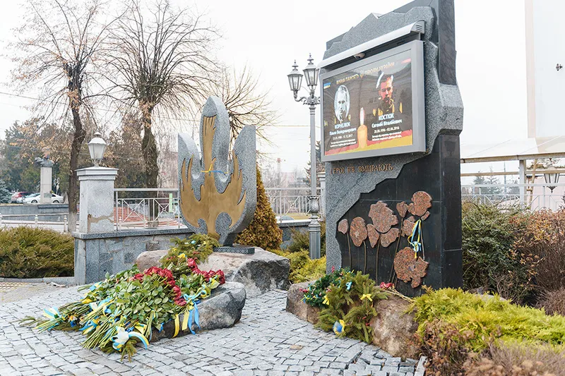 Реконструкція та меморіал на площі Шевченка у Вінниці: сім’ї полеглих захисників відреагували на слова критиків