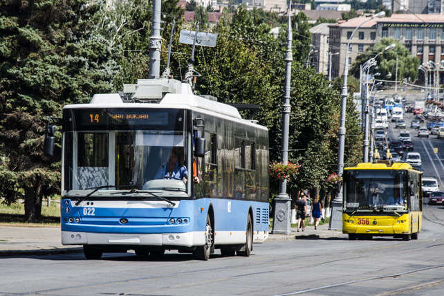 У Вінниці відсьогодні на маршрутах працює більше одиниць громадського транспорту