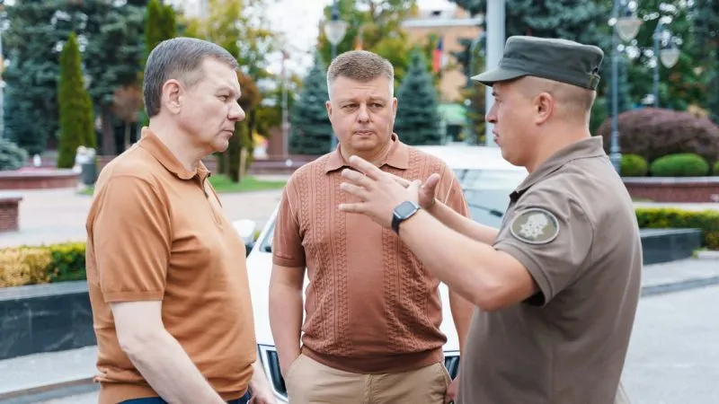 Сергій Моргунов передав військовим  ключі від двох автівок