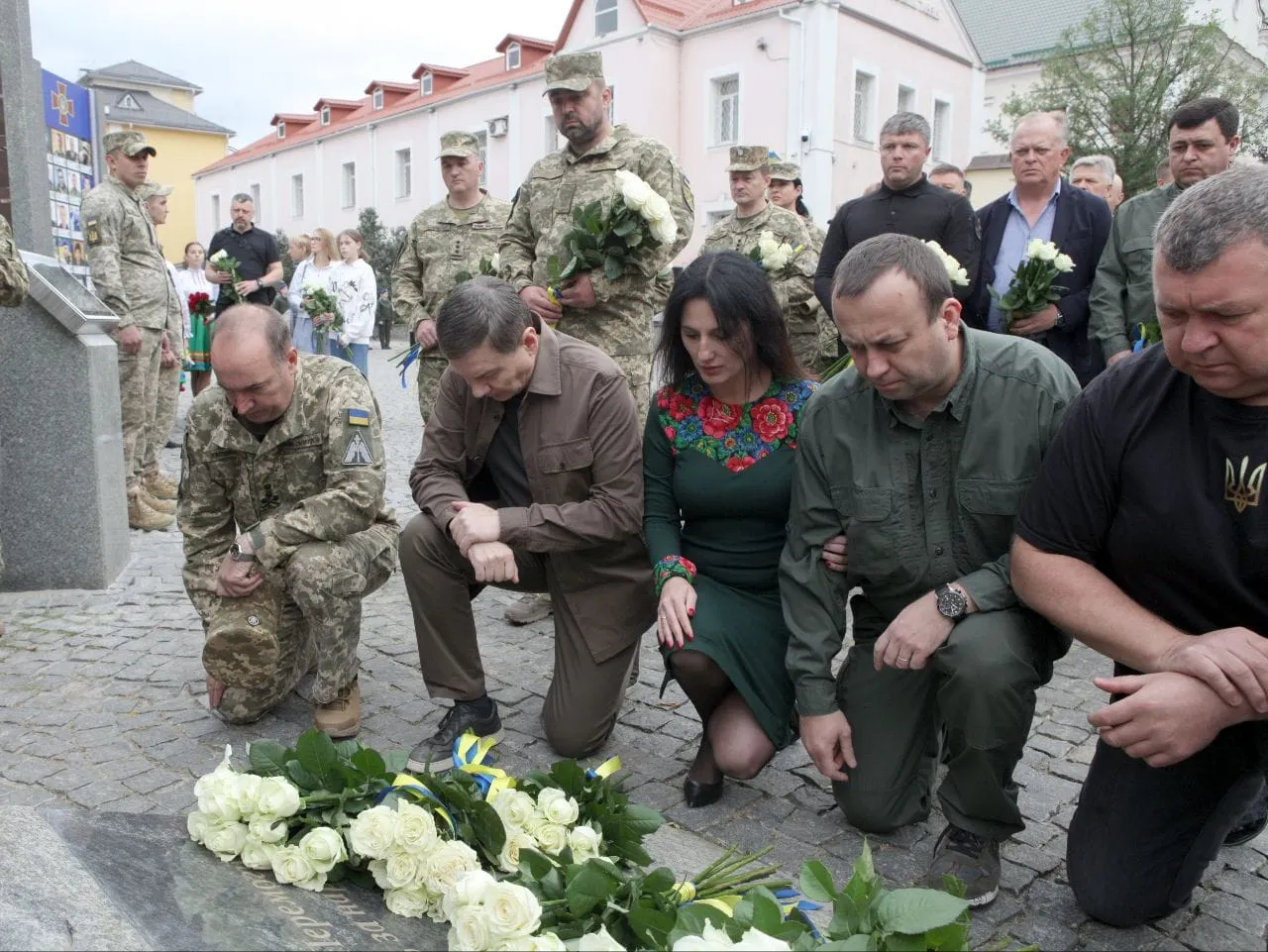 У Вінниці покладанням квітів вшанували пам’ять полеглих захисників та захисниць