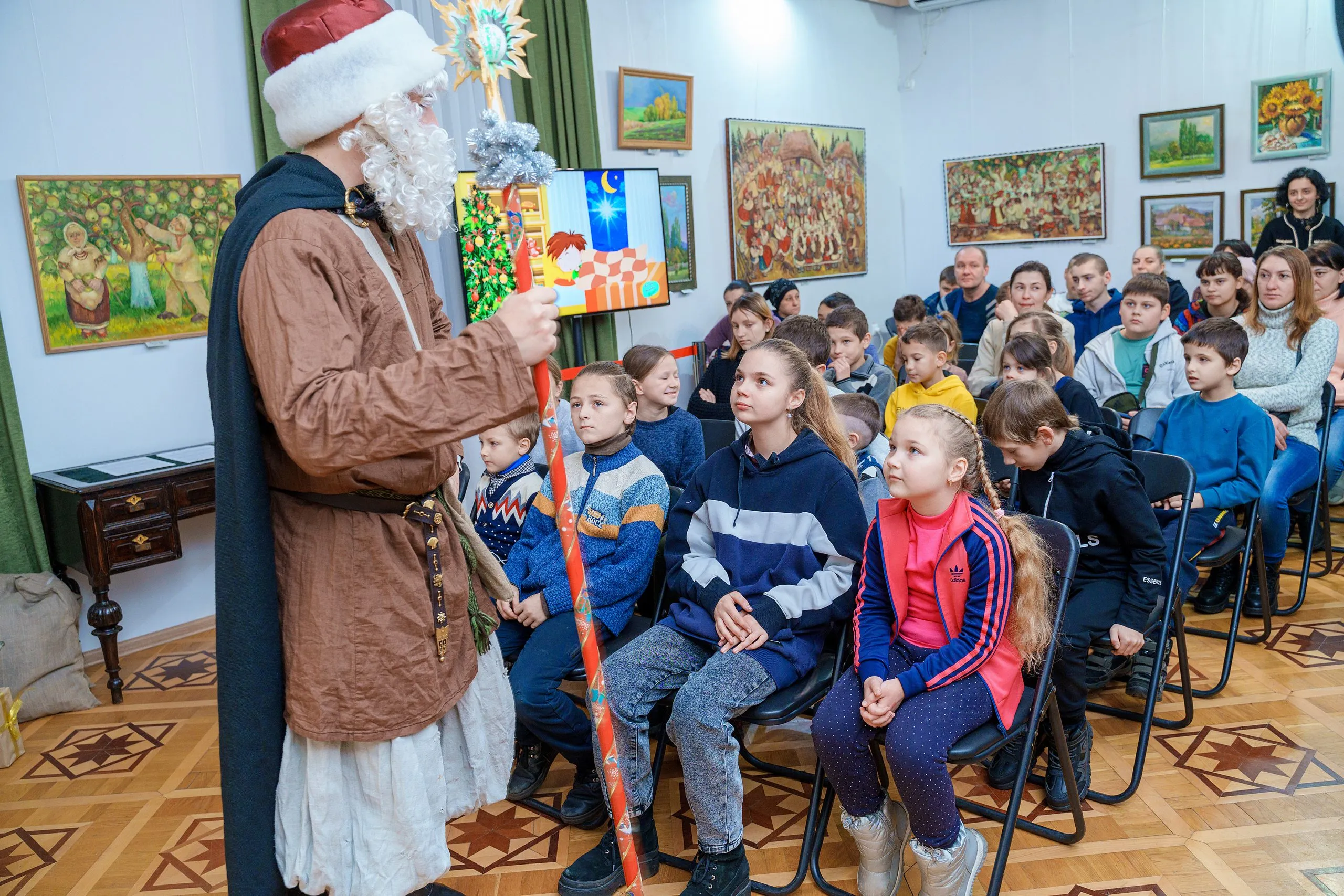 У Вінниці для дітей, які опинилися в складних життєвих обставинах влаштували виставу та театралізовану екскурсію